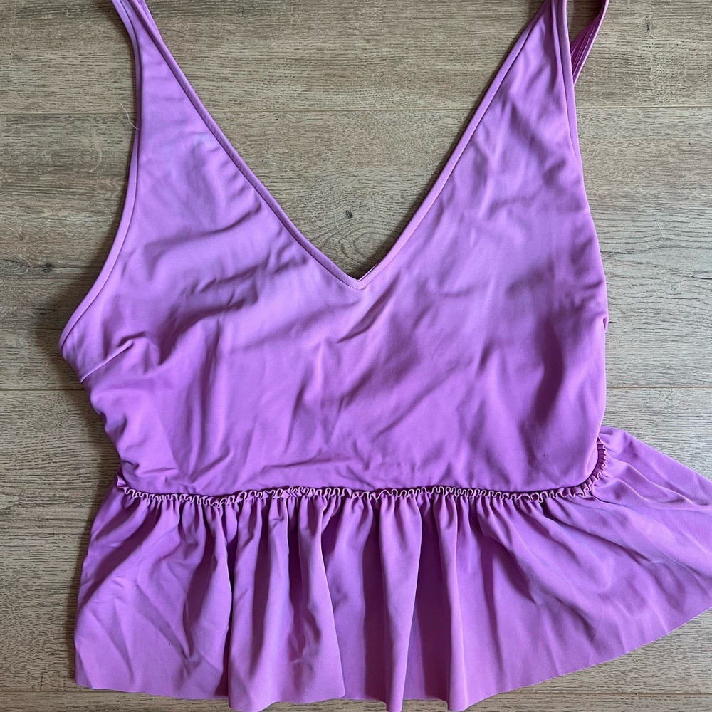 L Kortni Jeane V-Neck Top *play condition